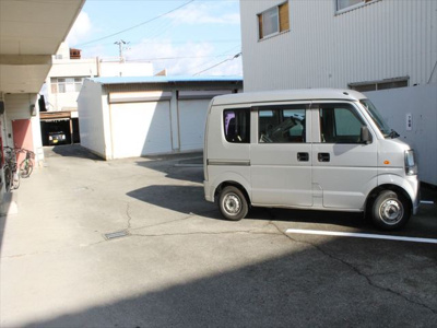 【駐車場】 | 小林ハイツ | 建物前(軽自動車）