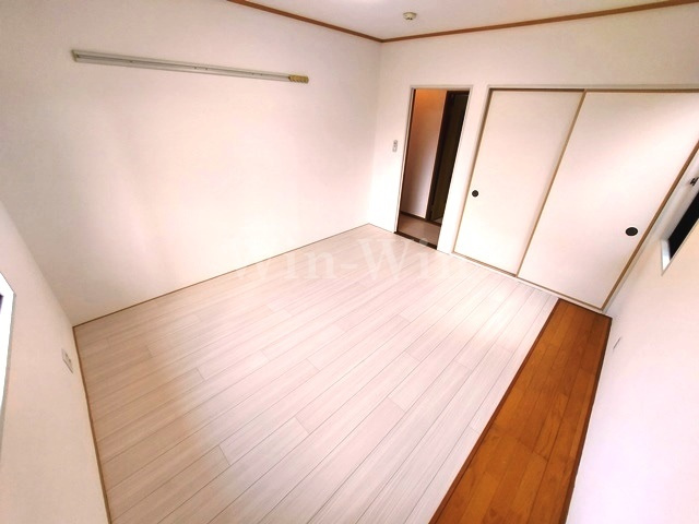 セジュール飯村北の洋室
