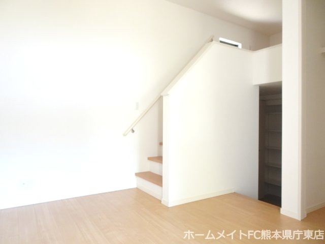 熊本市中央区八王寺町のアパートの居間・リビング