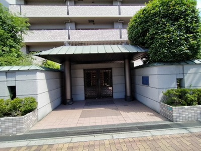 【エントランス】 | コート新深江 | キチンと管理の行き届いたエントランスです。
オートロック付きマンションでセキュリティも安心ですね