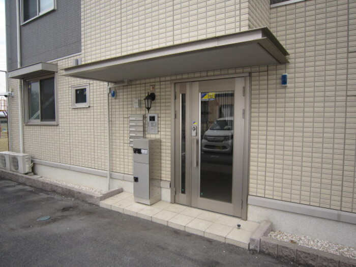 熊本市東区桜木２丁目のアパートのエントランス