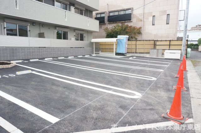 熊本市東区月出８丁目のアパートの駐車場