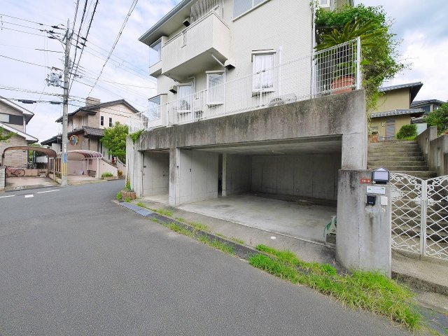 桜が丘二丁目一戸建の駐車場