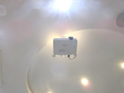 【設備】 | WALL STEP | プロジェクター（残置物）