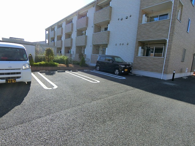 シエルノクターンⅡの駐車場