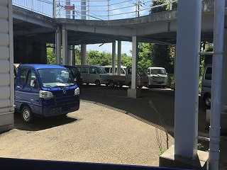 【駐車場】 | たくさんの車の駐車可能です。中古車屋さんや資材置き場などにもおすすめです。