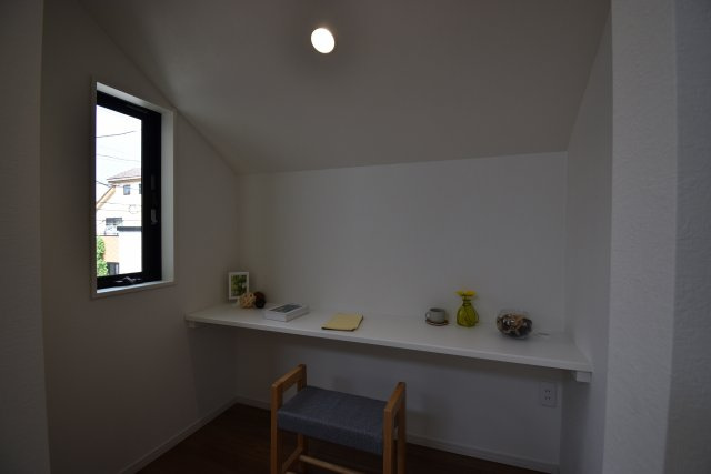 【その他】 | 杉並区宮前５丁目　新築戸建 | リビングに隣接したワークスペース　テレワークやお子様の勉強スペース、家事室としてお使いいただける機能的な空間です。