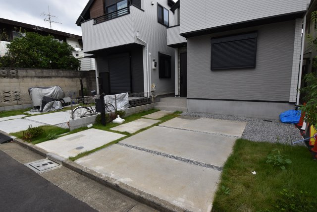 【駐車場】 | 杉並区宮前５丁目　新築戸建 | 大型車両の駐車頂けるカースペースを完備しております。