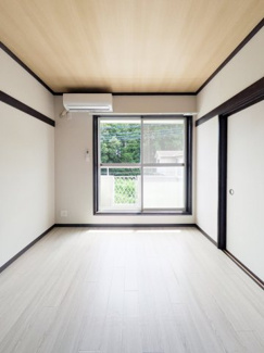 【洋室】 | ラ・ルーチェ小美玉