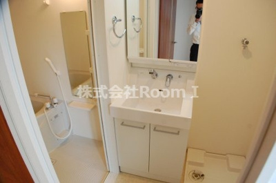 【独立洗面台】 | ES-Grande Minamimorimachi | 朝の支度にも助かる、独立の洗髪洗面化粧台