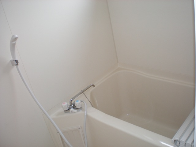 【浴室】 | サンリットハウスＤＸ | 浴室に窓付き