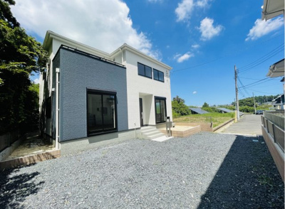 【外観】 | リーブルガーデン＊小美玉市山野１期（全１棟） | 住みやすさと快適さを兼ね揃えたお家です。ご内覧いかがですか？お気軽にお問い合わせ下さい！