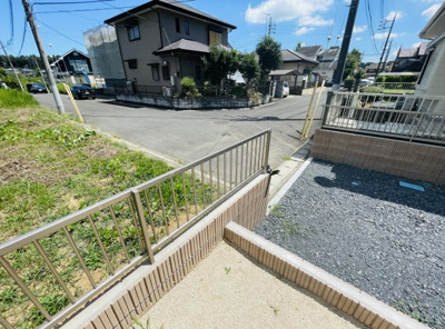 【前面道路含む現地写真】 | リーブルガーデン＊小美玉市山野１期（全１棟） | 実際に現地で周辺環境や街並み、近隣のスーパーや通学路の安全性、病院、公園・・・など生活のイメージをしてください。