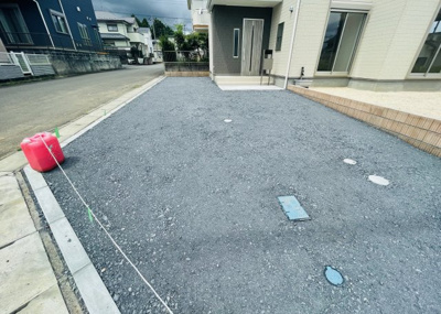 【駐車場】 | リーブルガーデン＊石岡市柿岡２期（全１棟） | 前面道路も広々していて駐車しやすいです☆