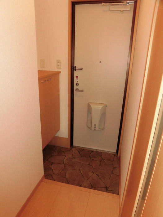 グランシャリオⅡ番館の内装|明るい室内です