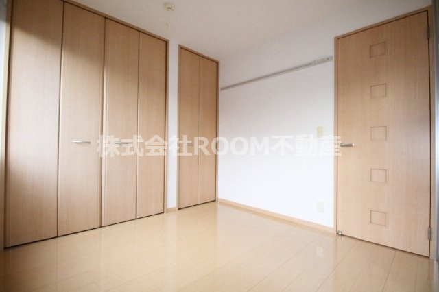 グランシャリオⅡ番館の洋室|明るい洋室です