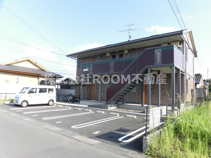 グランシャリオⅡ番館の駐車場|駐車スペースもあります