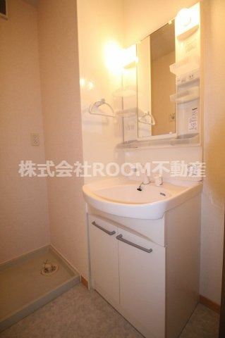 グランシャリオⅡ番館の独立洗面台|独立洗面化粧台が付いています