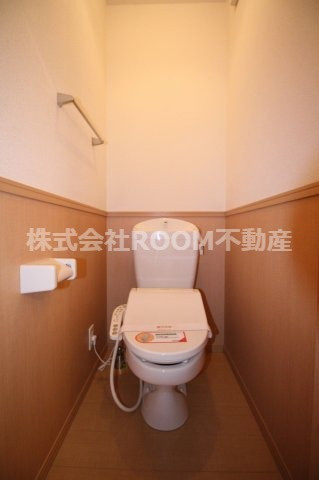 グランシャリオⅡ番館のトイレ|落ち着いた色調のトイレです