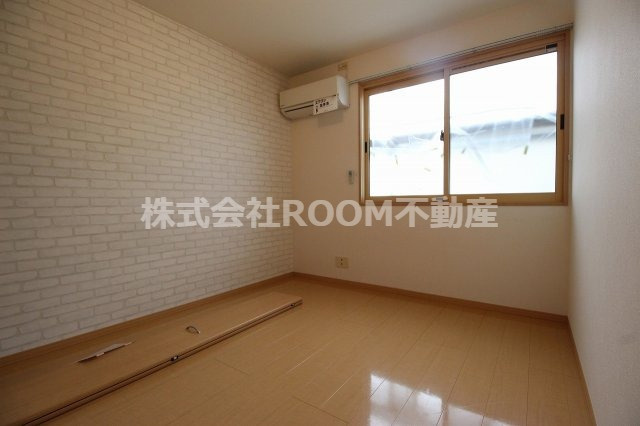 リーフレットエコー　Ⅲ号館の寝室|開放的な寝室です