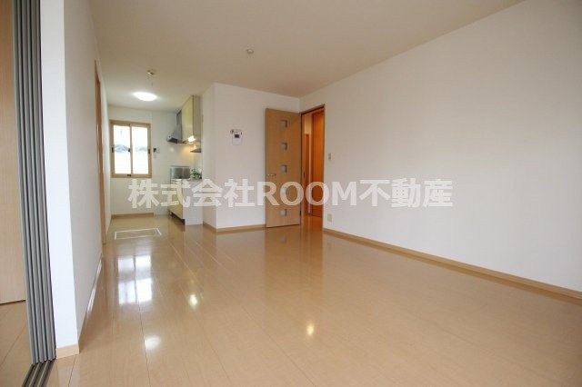 リーフレットエコー　Ⅲ号館の居間・リビング|ゆったりとしたリビングです