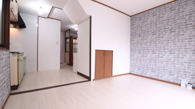 旭が丘３丁目戸建の居間・リビング