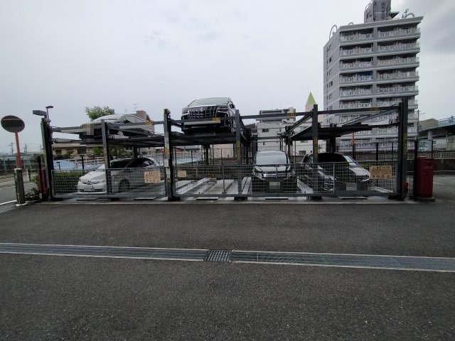 エルグレース放出鶴見の駐車場