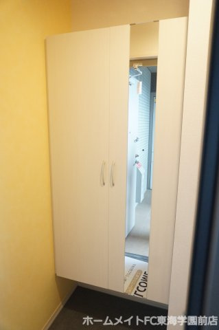 セキュレア須屋Cの玄関