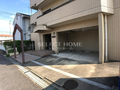 【駐車場】 | セイント江口 | 車をお持ちの方に嬉しい駐車場付きの物件です