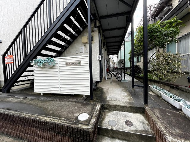 イーストコートのエントランス