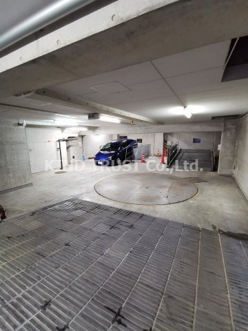 ヒルズ扇町の駐車場|カースペースがあります