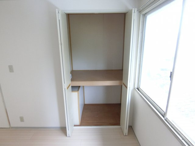 シャトー・ド・イワネ17号館の収納|同物件別部屋イメージ写真