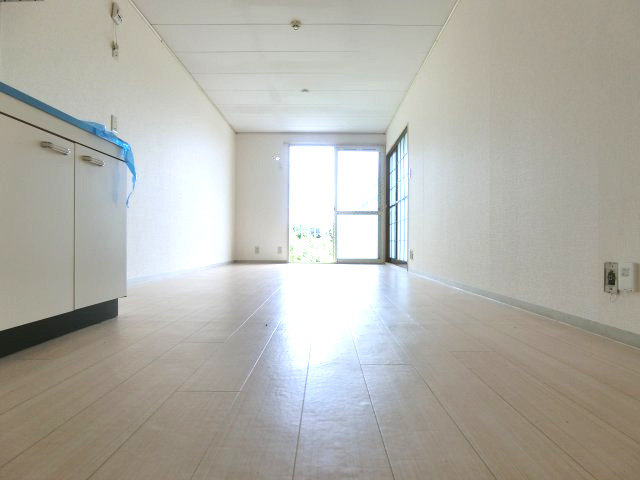 シャトー・ド・イワネ17号館の居間・リビング|同物件別部屋イメージ写真