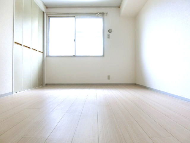 シャトー・ド・イワネ17号館の子供部屋|同物件別部屋イメージ写真