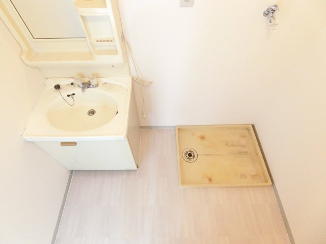 シャトー・ド・イワネ17号館の洗面所|同物件別部屋イメージ写真