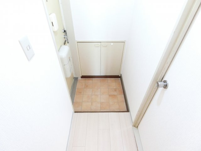 シャトー・ド・イワネ17号館の玄関|同物件別部屋イメージ写真