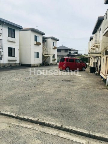 神波アパートの駐車場