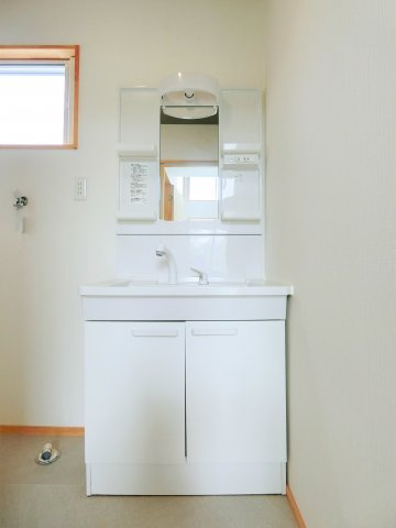 ショアーズ釣ヶ崎アパートの独立洗面台