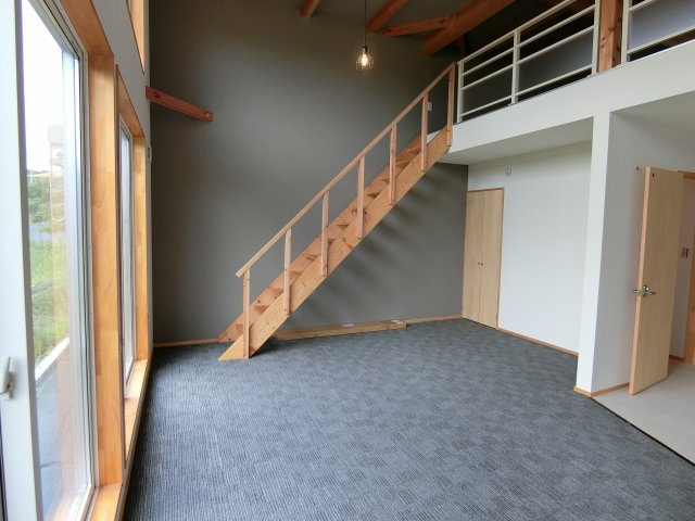 ショアーズ釣ヶ崎アパートの居間・リビング