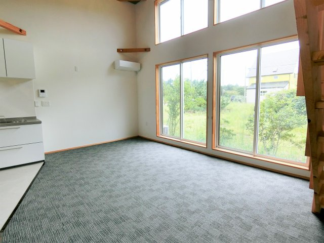 ショアーズ釣ヶ崎アパートの居間・リビング