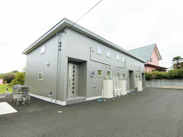 ショアーズ釣ヶ崎アパートの外観