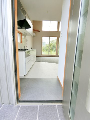 ショアーズ釣ヶ崎アパートの玄関