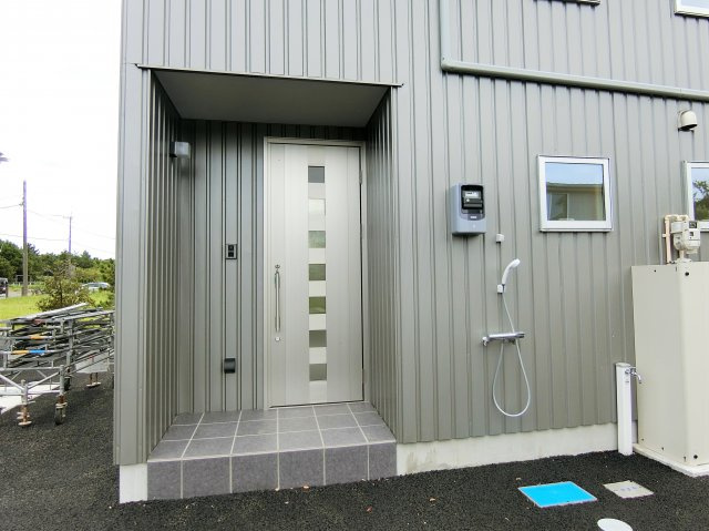 ショアーズ釣ヶ崎アパートの玄関