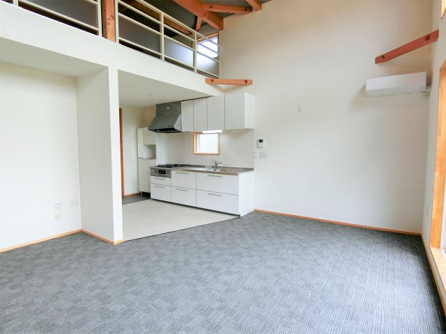 ショアーズ釣ヶ崎アパートの居間・リビング