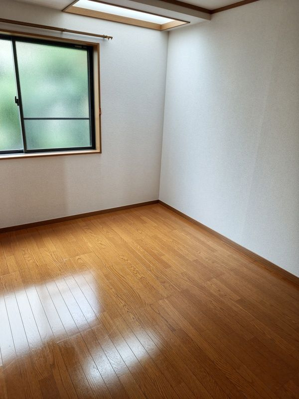 樽町4丁目戸建の洋室