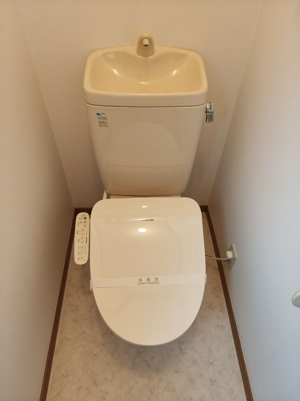 樽町4丁目戸建のトイレ