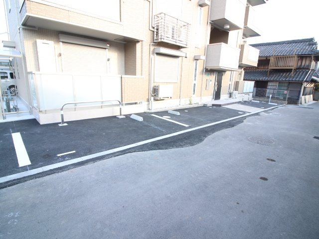 ジェミニ長岡京の駐車場