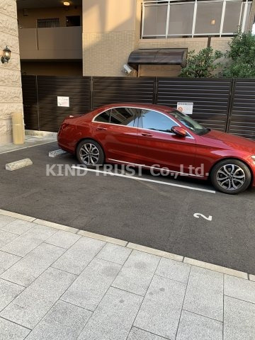 Luxe天神橋の駐車場|車をお持ちの方に嬉しい駐車場付きの物件です