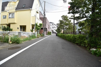 【前面道路含む現地写真】 | 現地見学や資料請求などお気軽にお問合わせ下さい。
周辺環境とあわせて現地ご案内致します。