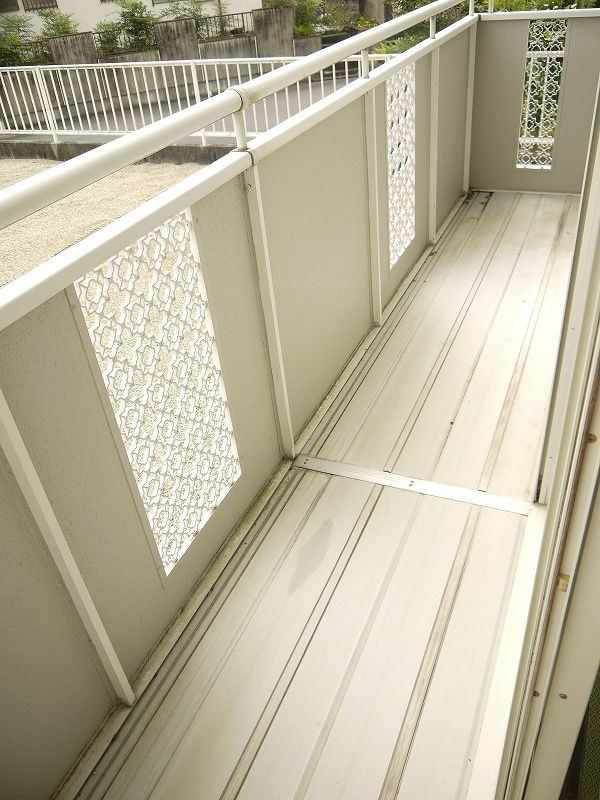 クレール高松山のバルコニー